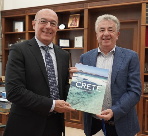 Συνάντηση του Περιφερειάρχη Κρήτης Σταύρου Αρναουτάκη με τον Πρέσβη της Ιταλίας στην Ελλάδα Paolo Cuculi