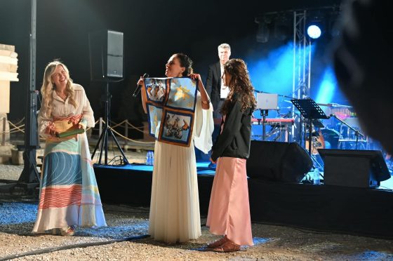 Φεστιβάλ «ΓΥΝΑΙΚΕΣ» Περιφέρειας Κρήτης: Το πιο δυνατό και ενθουσιώδες χειροκρότημα στο Μινωικό Ανάκτορο της Κνωσού-Ολοκλήρωσε τη διαδρομή του το Φεστιβάλ «Γυναίκες -Πολιτιστική Κληρονομιά -Δημιουργία» στα Μινωικά Ανακτορικά Κέντρα του νησιού