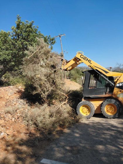 Συνεχίζονται οι εργασίες καθαρισμού στο επαρχιακό οδικό δίκτυο της Π.Ε. Λασιθίου