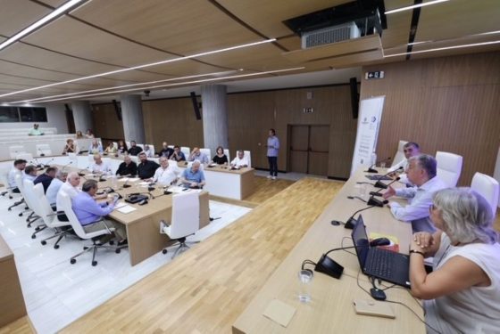 Συνάντηση εργασίας της Περιφέρειας Κρήτης με τους Δήμους Ηρακλείου και Λασιθίου για το Περιφερειακό Πρόγραμμα Ανάπτυξης 2026–2030. Από τον σχεδιασμό στην υλοποίηση έργων 2 εκ. ευρώ ανά Δήμο σε όλο το νησί
