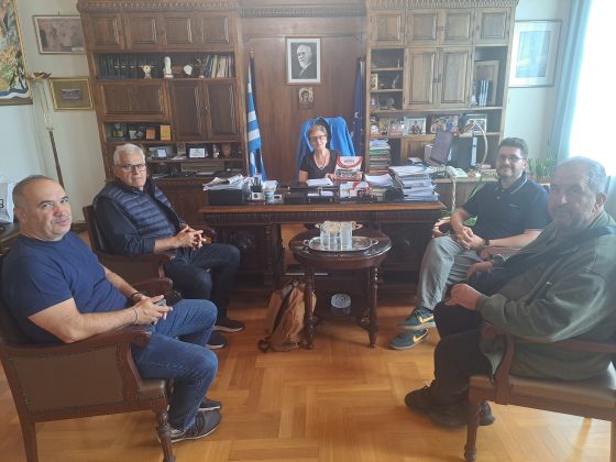 Στην Αντιπεριφερειάρχη Ρεθύμνης το Δ.Σ. του ΟΚΑ Αρκάδι και ο συγγραφέας-ερευνητής Μάνος Γοργοράπτης με αφορμή την παρουσίαση του επετειακού βιβλίου για τα 50 χρόνια από την ίδρυση του ιστορικού αθλητικού σωματείου
