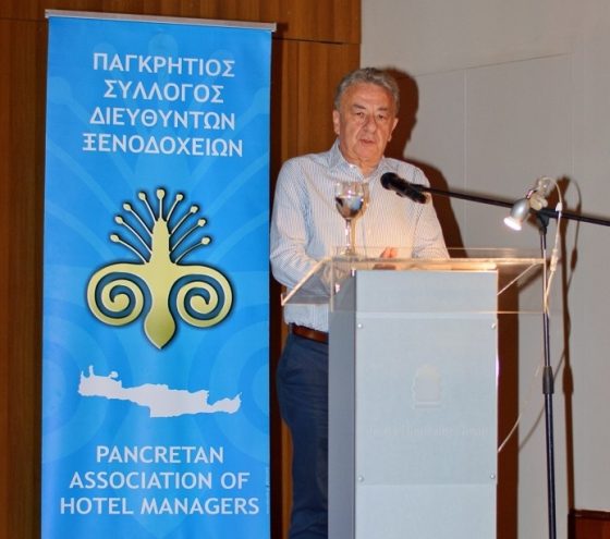 Σταύρος Αρναουτάκης: «Επένδυση στο ανθρώπινο κεφάλαιο και στα μεγάλα έργα υποδομής το κλειδί για τον βιώσιμο τουρισμό της Κρήτης». Στην τελετή απονομής βραβείων του Παγκρήτιου Συλλόγου Διευθυντών Ξενοδοχείων